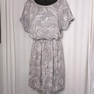 ✨ 3 / $15 DEAL ✨ Hilary Radley White & Gray Palm Leaf Tropical Dress - Medium
